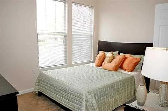 1001 N Compton Ave — Photo 11