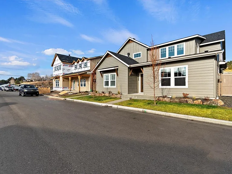 1688 E Cutgrass Ln — Photo 2