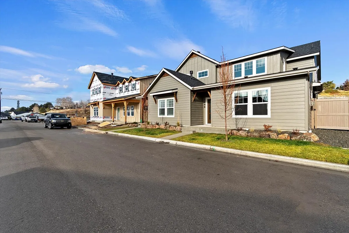 Building Photo - 1688 E Cutgrass Ln