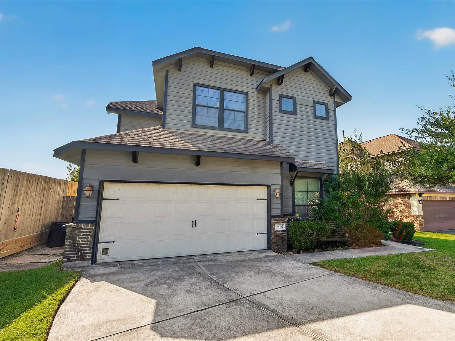 4 bed, 2.5 bath, 2024 sqft, $2,350 — Photo 3