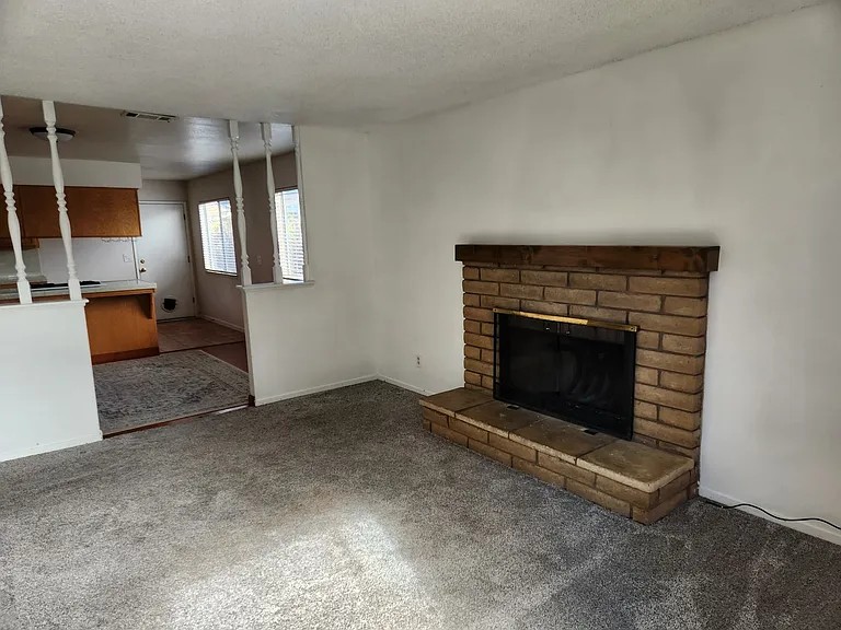 668 Victoria Way — Photo 1