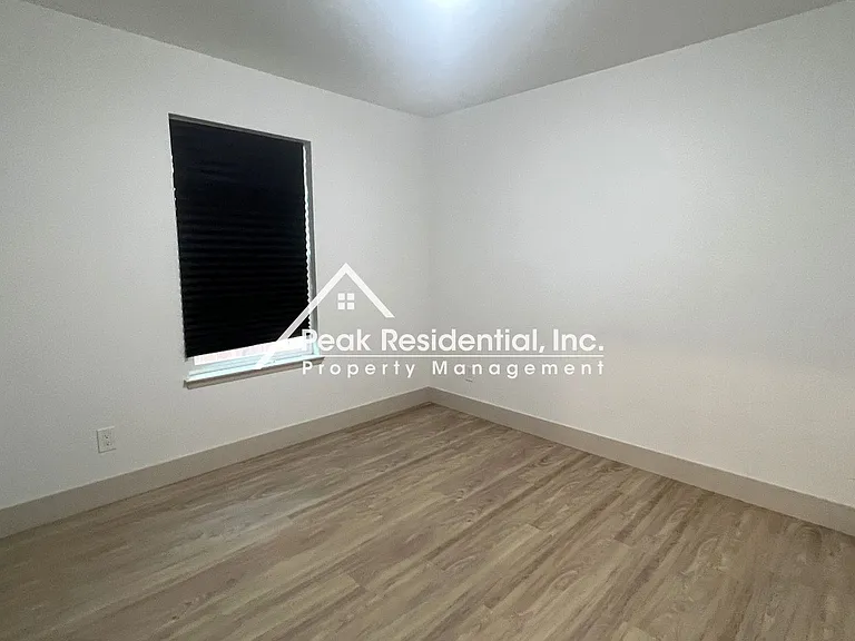 4867 V St — Photo 12