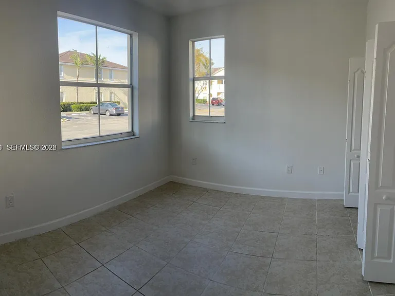 1660 SE 29th St #109 — Photo 8