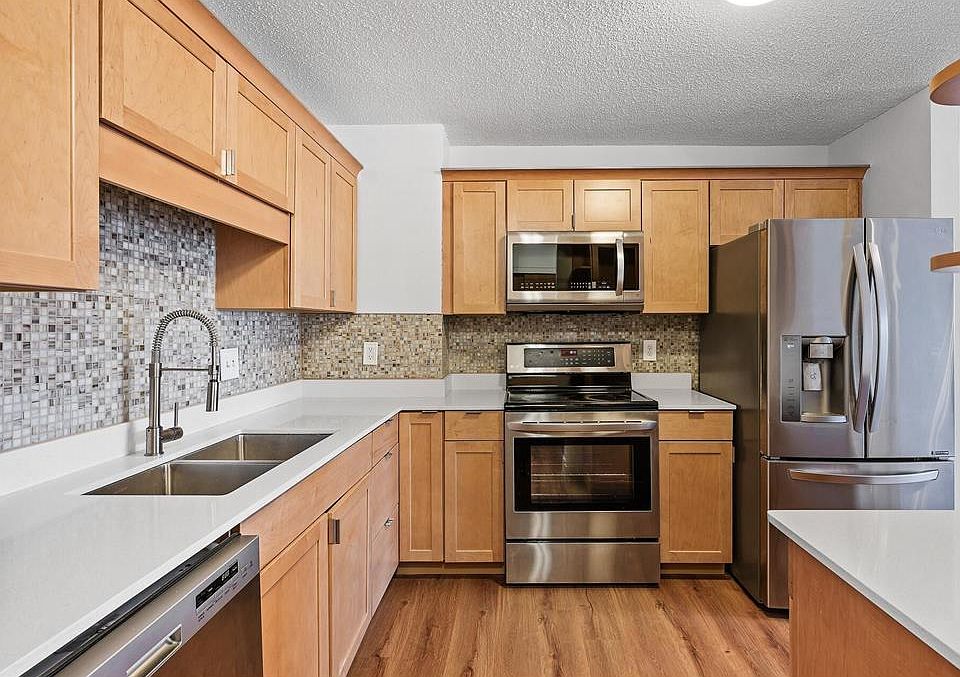 1st image of 26 10th St W Unit 1108