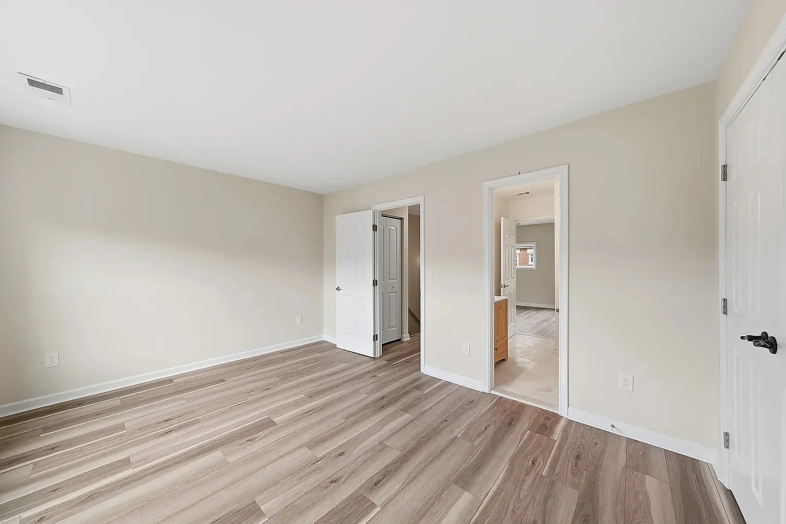 1 bed, 1890 sqft, $900 — Photo 4