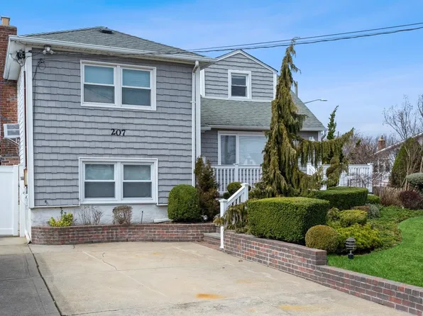 207 Franklin Avenue, Island Park, NY 11558