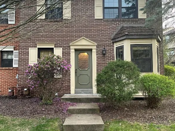 531 Thorncliffe Dr, Pittsburgh, PA 15205