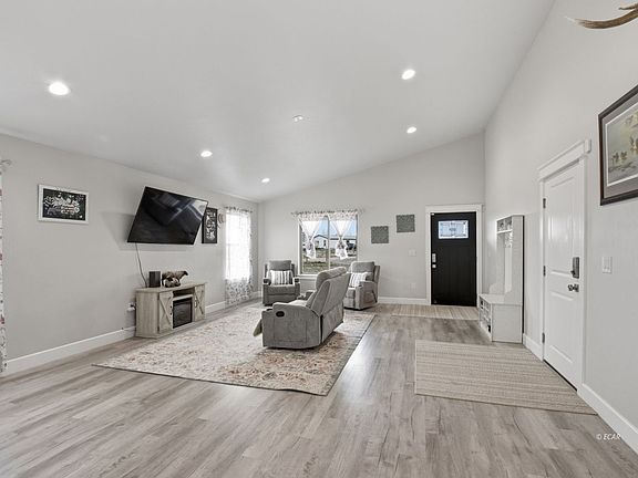 4th image of 873 Lovelock St
