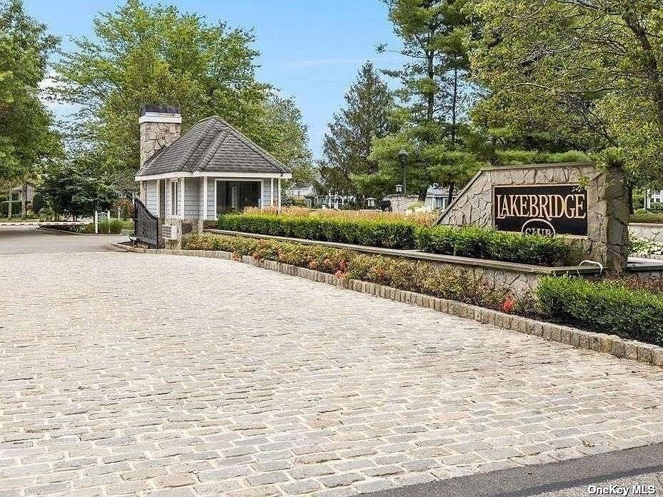 1st image of 70 Lakebridge Drive S #70