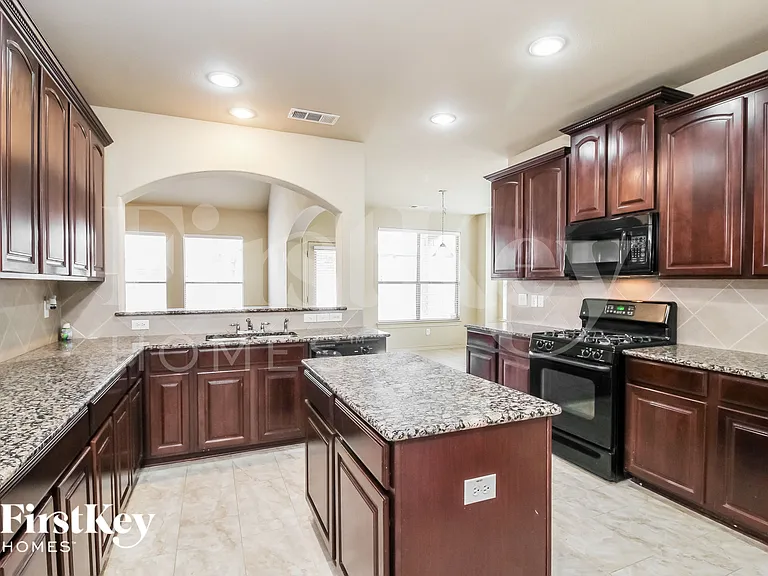 12832 Travers Trl — Photo 8