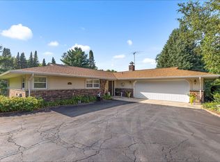 7475 Valentine Ln, Cherry Valley, IL 61016