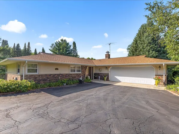 7475 Valentine Ln, Cherry Valley, IL 61016