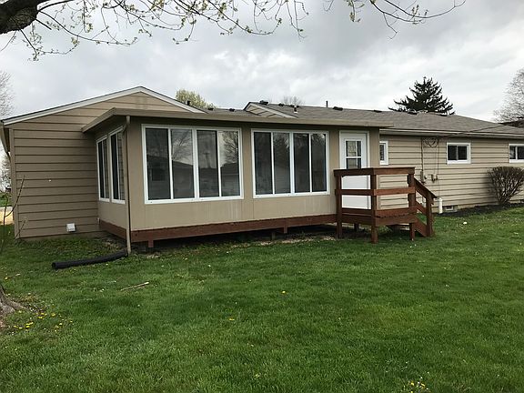 Enjoy large enclosed deck 