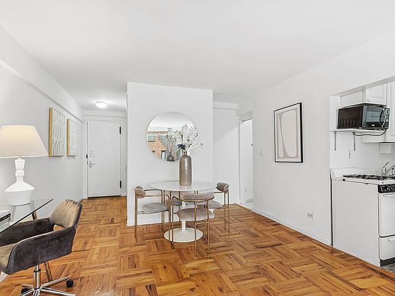 3rd image of 425 E 63rd St APT W10k