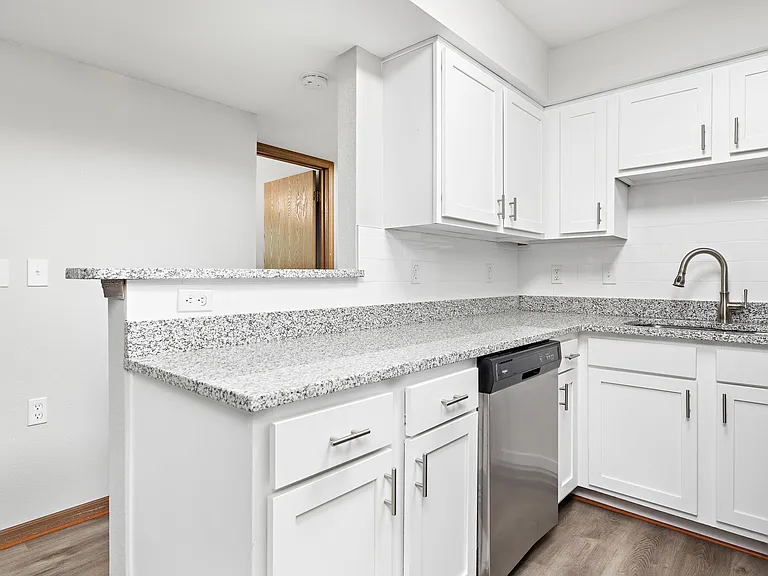 Oak Ridge Park Apartments — Photo 2