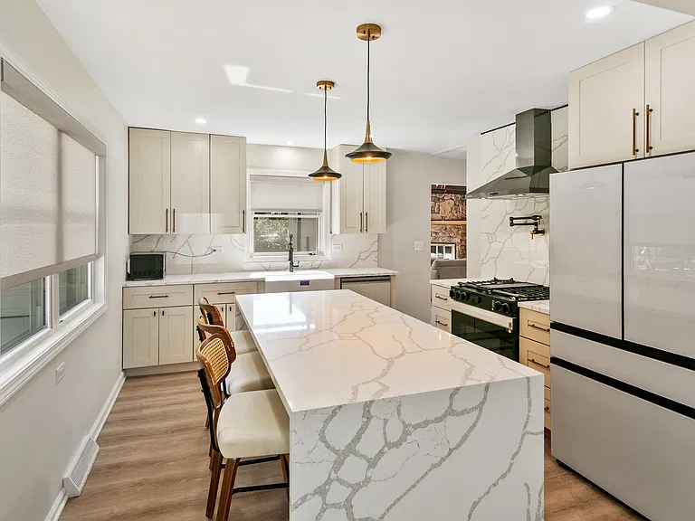 3N425 N Howard Ave — Photo 9