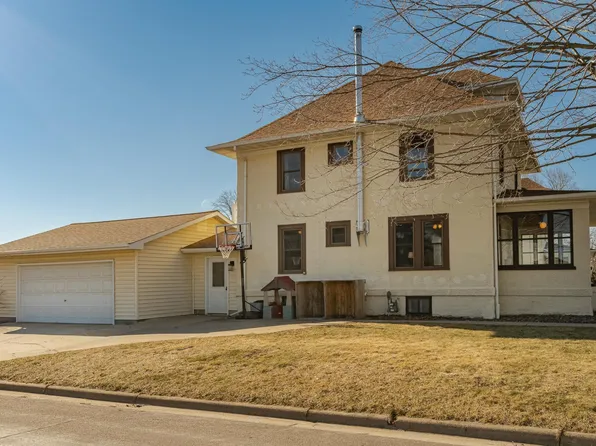 115 2nd St SE, Plainview, MN 55964