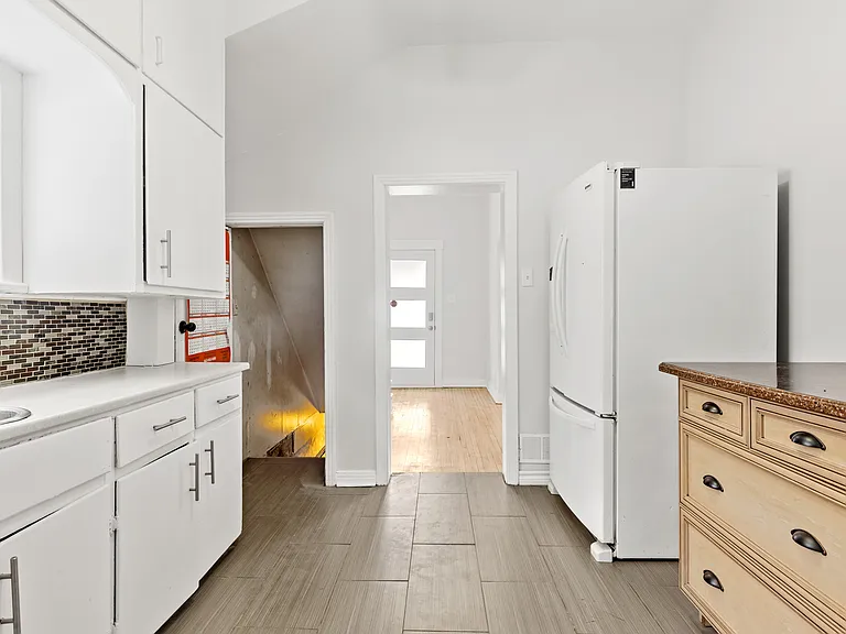 481 Besserer St #1 — Photo 11