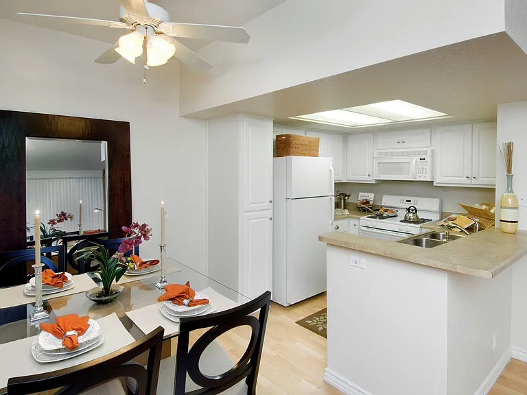 Aliso Town Center Apartment Homes — Photo 23