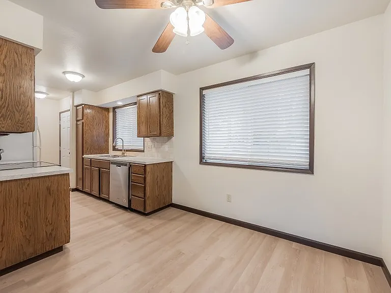 730 E Gregory Ln — Photo 12
