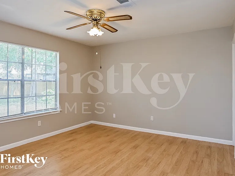 2707 Wood River Dr — Photo 9