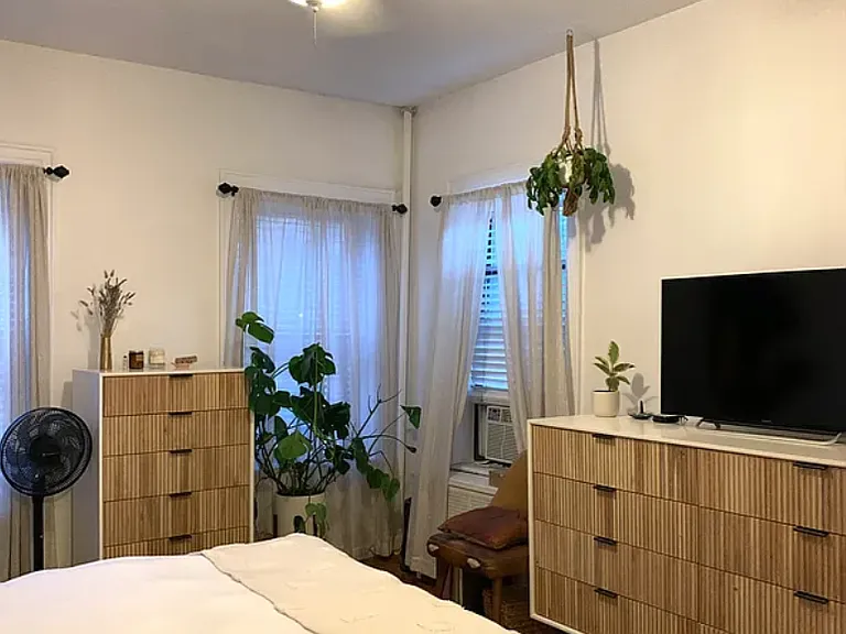 572 Henry St #1 — Photo 7