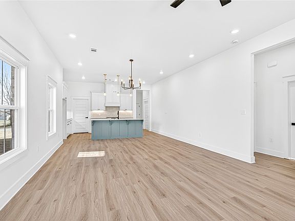 3rd image of 6809 Fir St