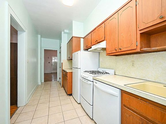 4th image of 7219 72nd St