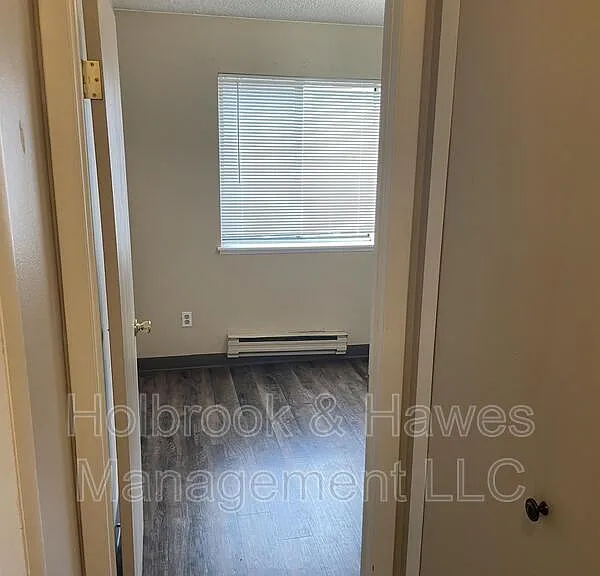 1209 W Plum St — Photo 22