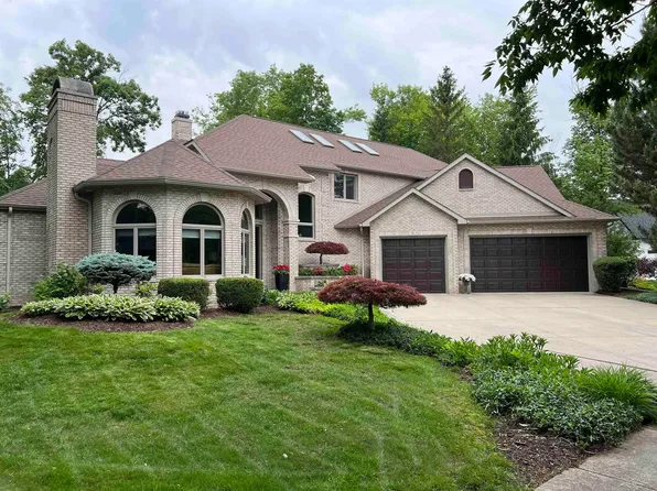 6 Maple Crest Ct, Frankenmuth, MI 48734