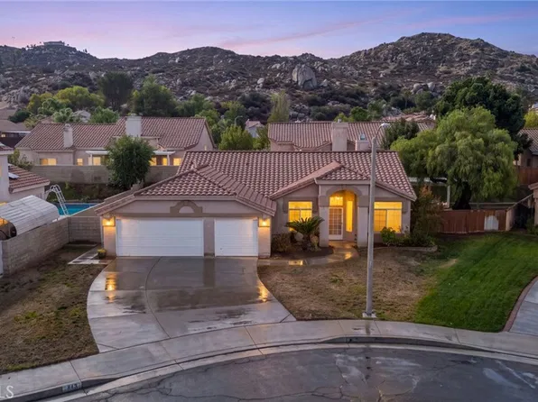 943 Sarazen St, Hemet, CA 92543
