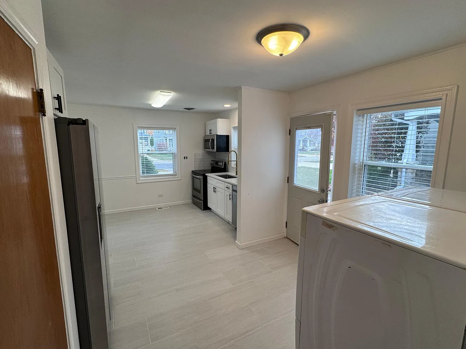 3 bed, 1190 sqft, $2,895 — Photo 3