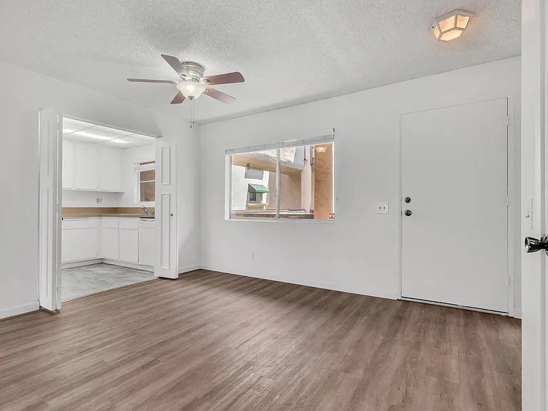 2510 Clairemont Dr #203 — Photo 3