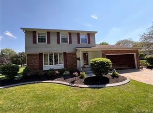 7 Birch Run, Orchard Park, NY 14127