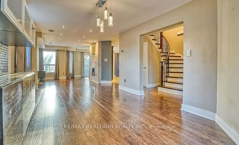 90 Oke Rd #MAIN FLOOR — Photo 12