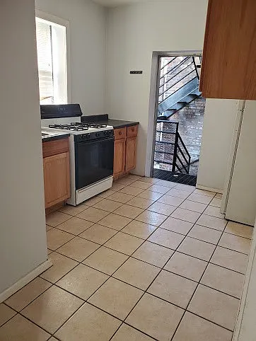 2210 S Marshall Blvd #2E — Photo 2