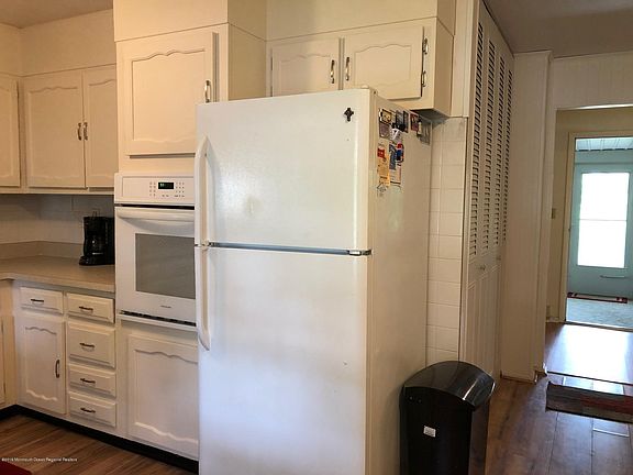 3rd image of 902B Dumbarton Dr