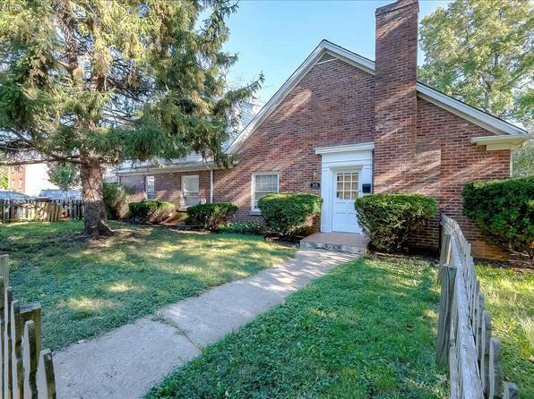 lexington-kentucky-2093667214 picture