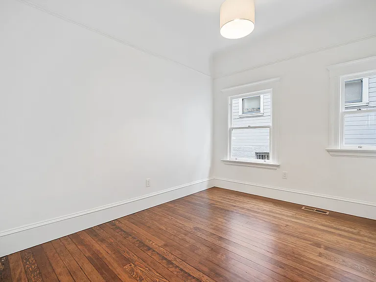 547 Union St — Photo 8