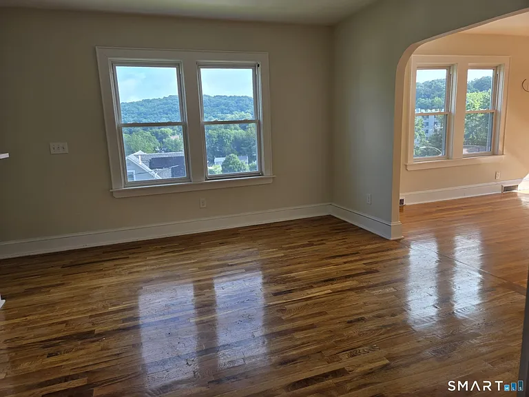 921 Cooke St — Photo 4