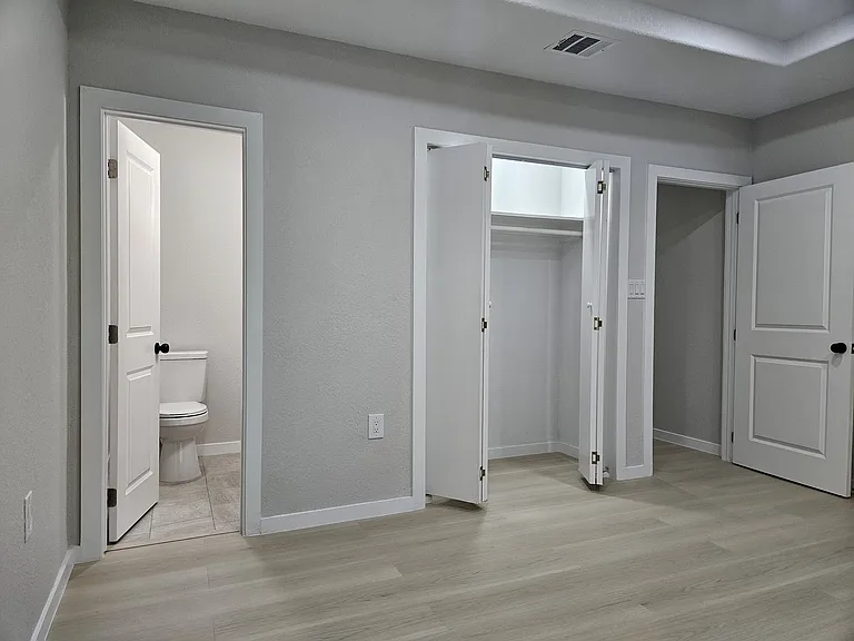 5403 Meadow Creek Ln — Photo 15