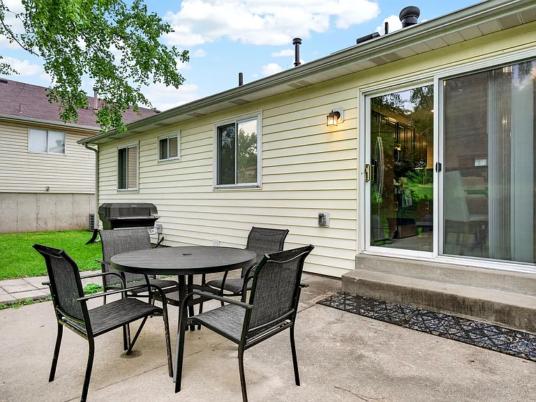 2126 Hungerford Dr — Photo 35