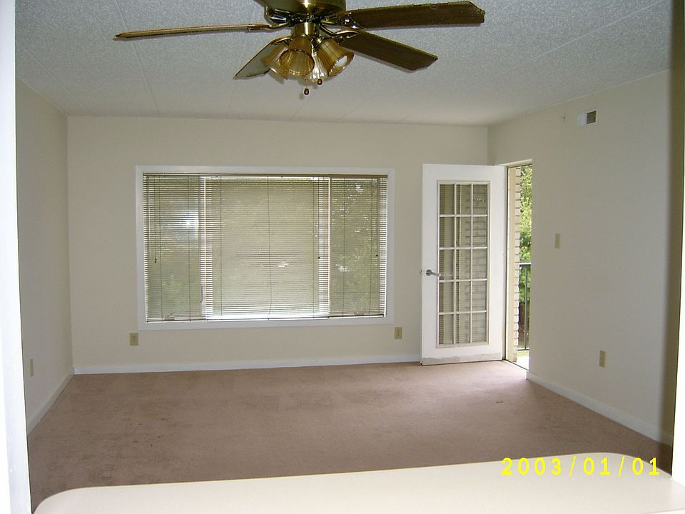Spacious Living/Dining Area