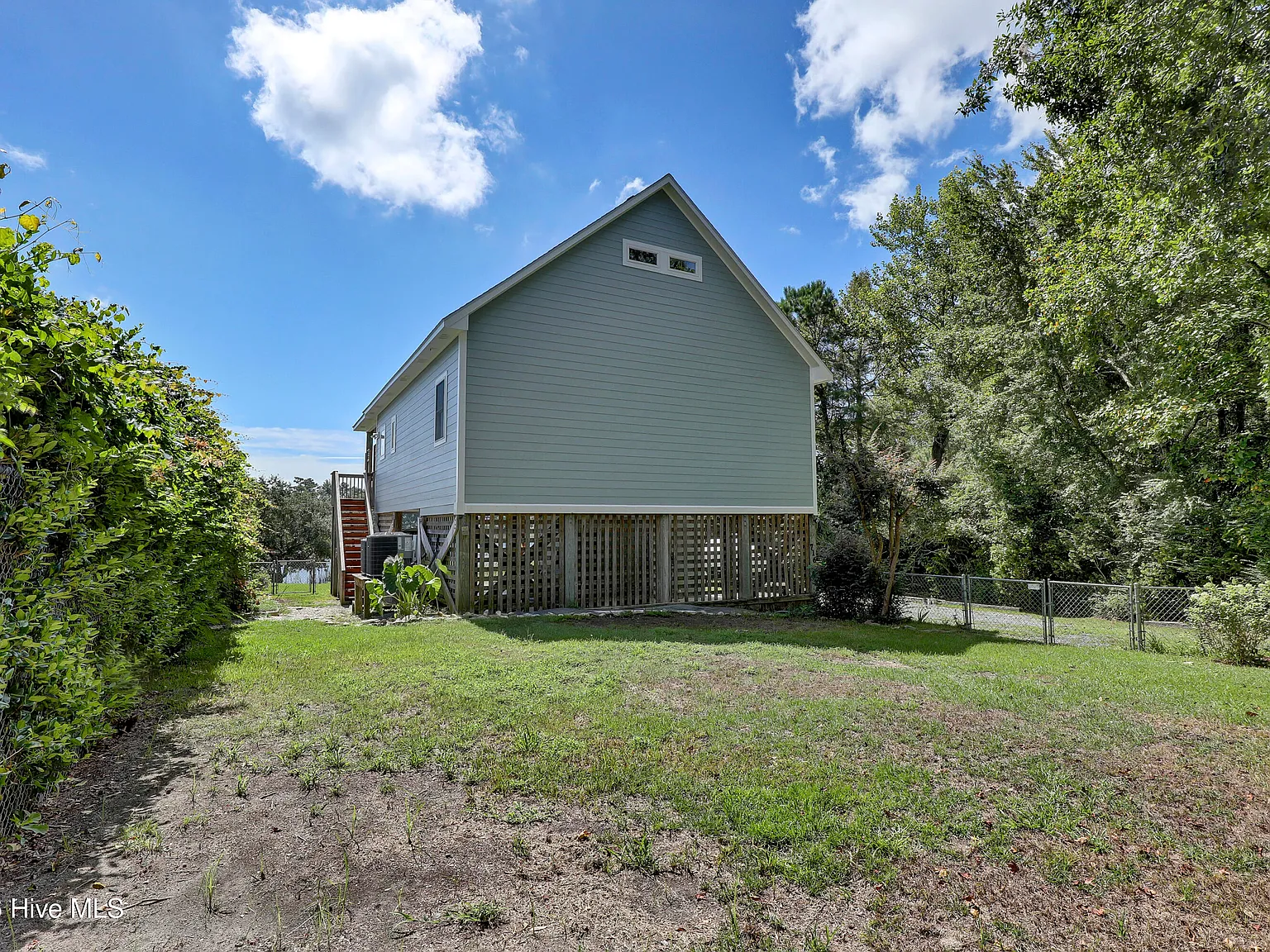 3 bed, 2.0 bath, $4,100 — Photo 2