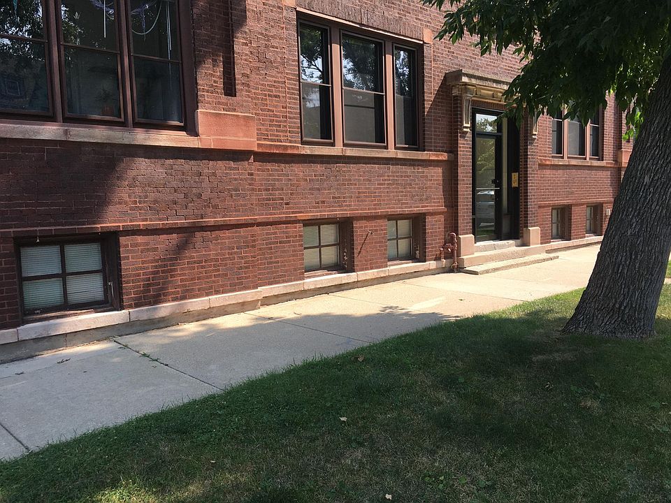 1st image of 1824 W Berteau Ave #3