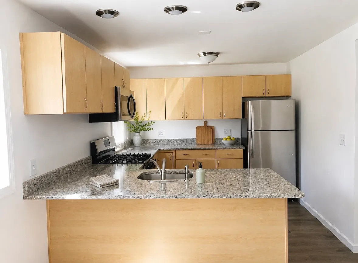 4 bed, 1.5 bath, 1250 sqft, $2,495 — Photo 1
