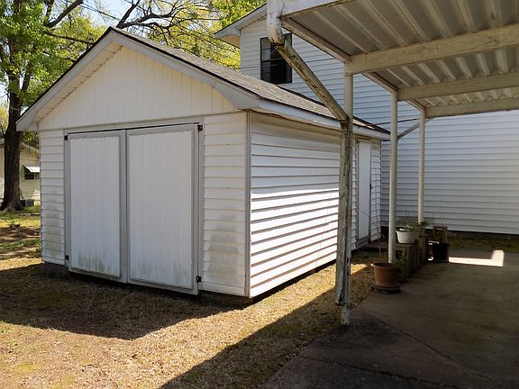 5th image of 2222 Garland St