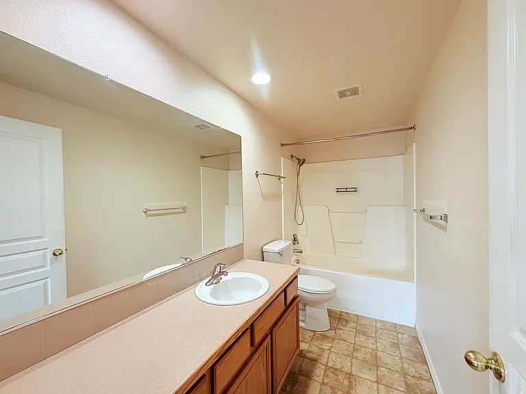 6018 NE 33rd Cir — Photo 23