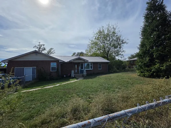 210 Cobb Rd, Tullahoma, TN 37388