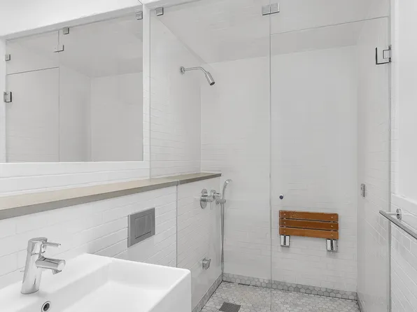 589 Union Avenue image 7 of 11